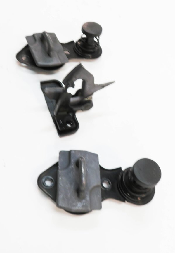 Thumbnail 4: 2007 MERCEDES GL450 (X164) FRONT HOOD SAFETY LATCH STRIKER SPRING SET-3