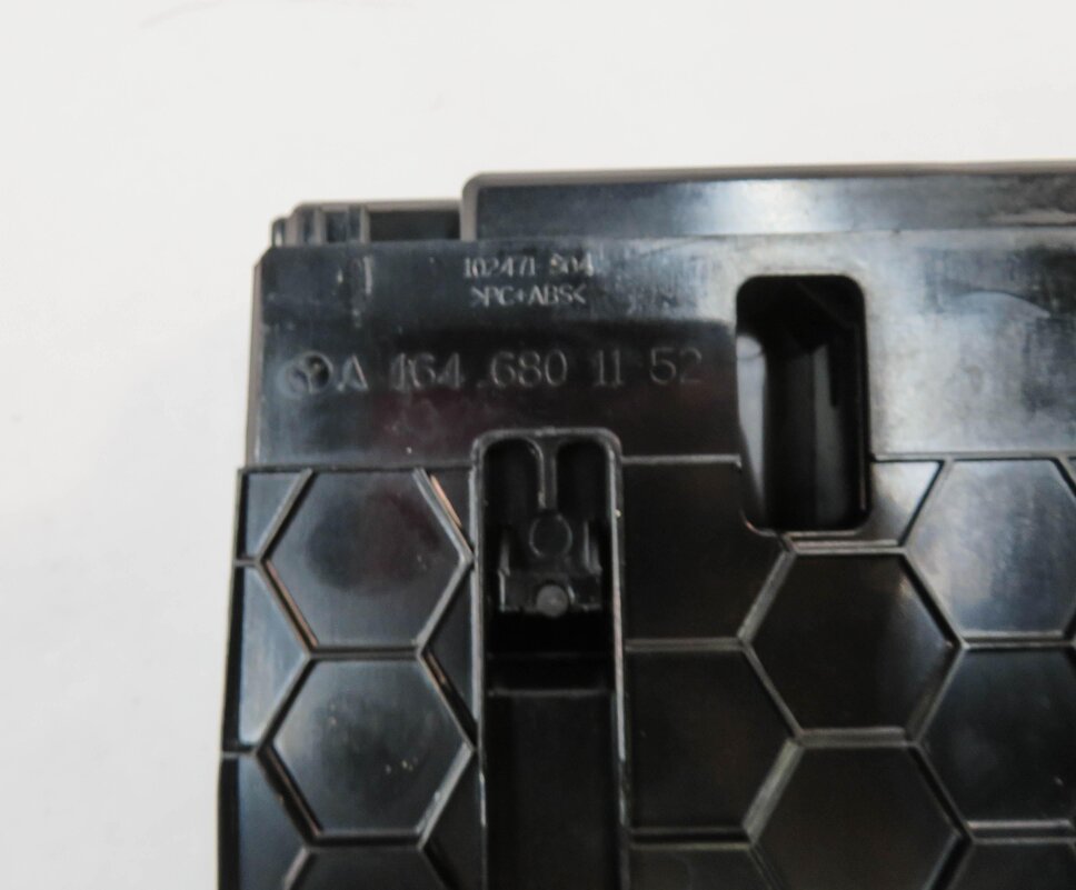 Thumbnail 7: 2007 MERCEDES GL450 (X164) FRONT STORAGE COMPARTMENT (BIRDS EYE FINELINE WOOD)