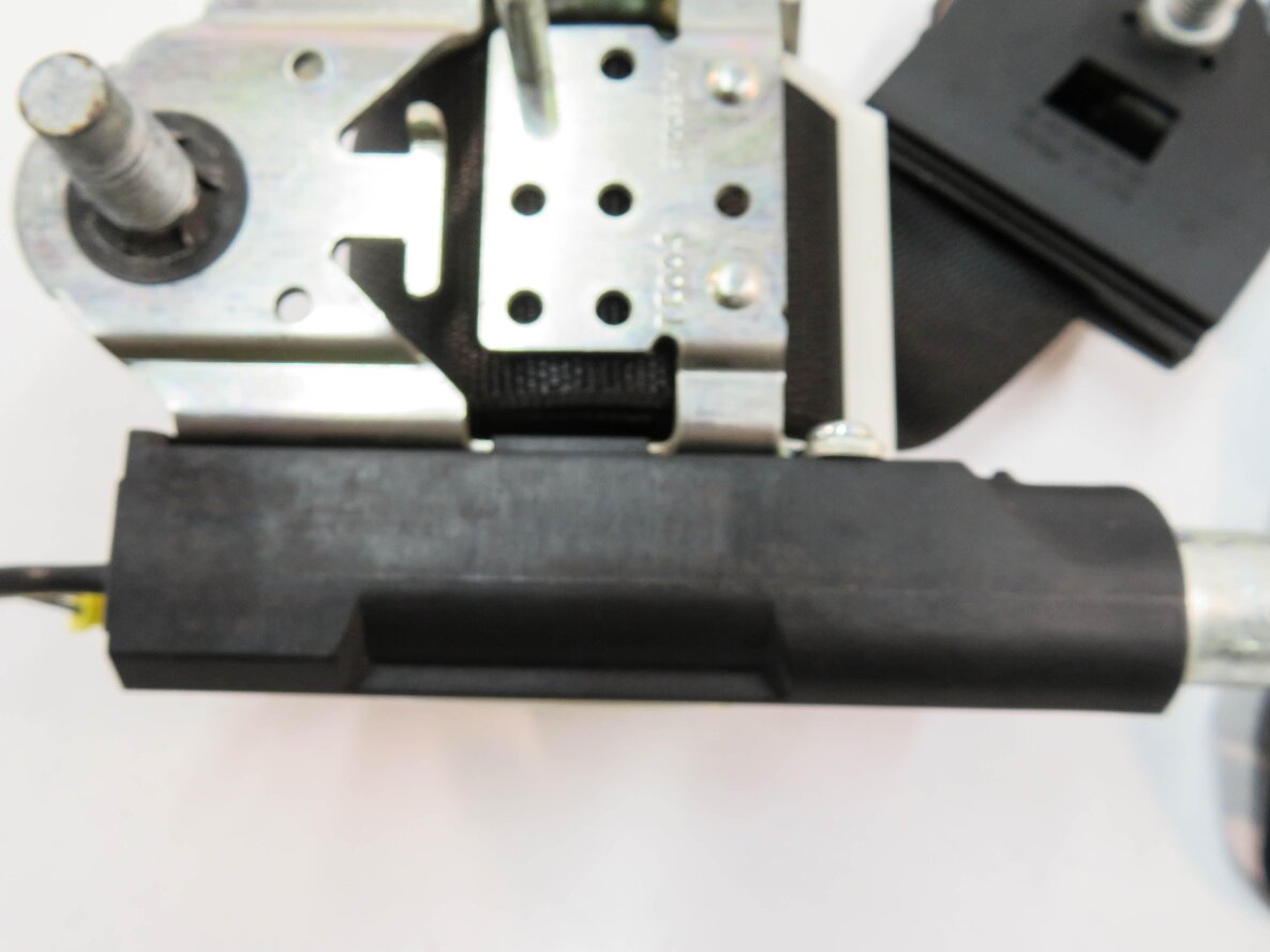 Thumbnail 6: 2007 MERCEDES GL450 (X164) REAR 2nd ROW SEAT - LEFT SEATBELT RETRACTOR (BLACK)