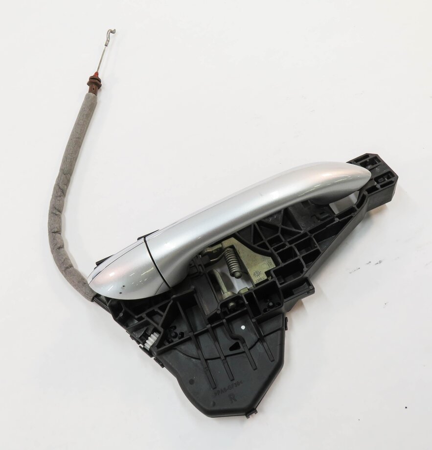 2007 MERCEDES GL450 (X164) RIGHT FRONT PASSENGER DOOR HANDLE (IRIDIUM SILVER)