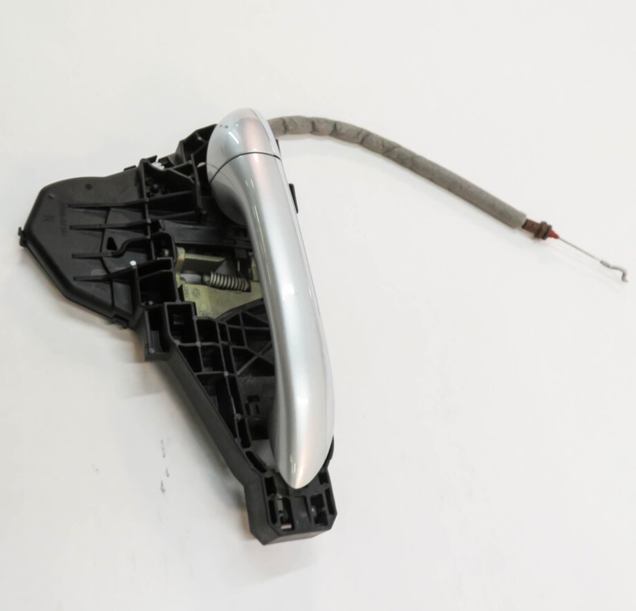 Thumbnail 3: 2007 MERCEDES GL450 (X164) RIGHT FRONT PASSENGER DOOR HANDLE (IRIDIUM SILVER)