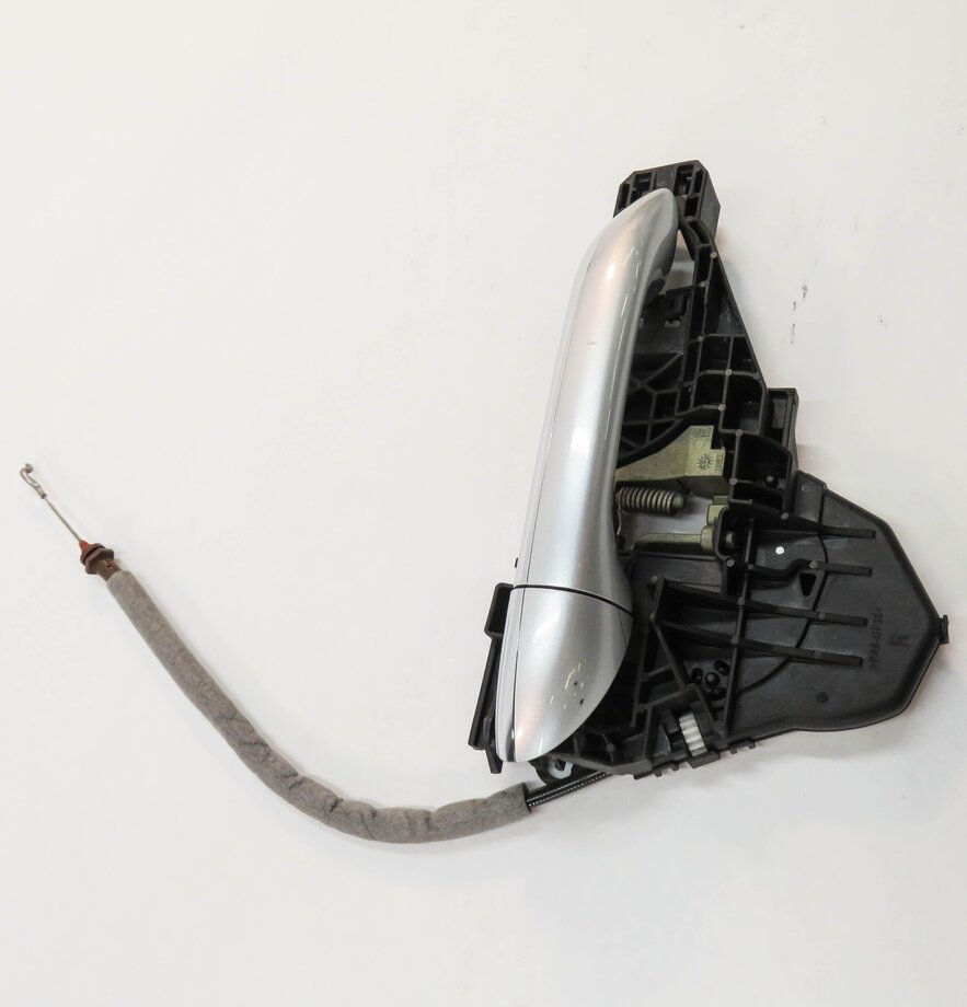Thumbnail 4: 2007 MERCEDES GL450 (X164) RIGHT FRONT PASSENGER DOOR HANDLE (IRIDIUM SILVER)