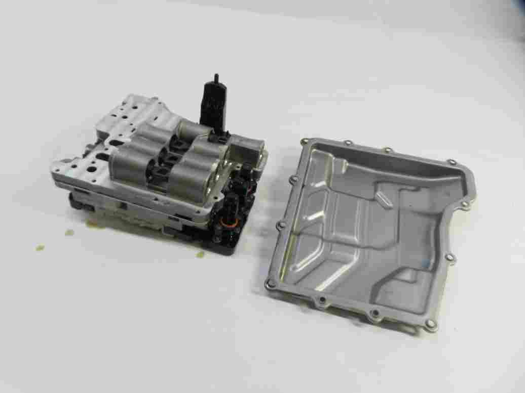 12-17 BMW M5 M6 (F06 F10 F12 F13) DCT TRANSMISSION VALVE BODY w/ MECHATRONIC