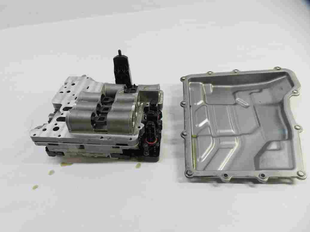 Thumbnail 2: 12-17 BMW M5 M6 (F06 F10 F12 F13) DCT TRANSMISSION VALVE BODY w/ MECHATRONIC