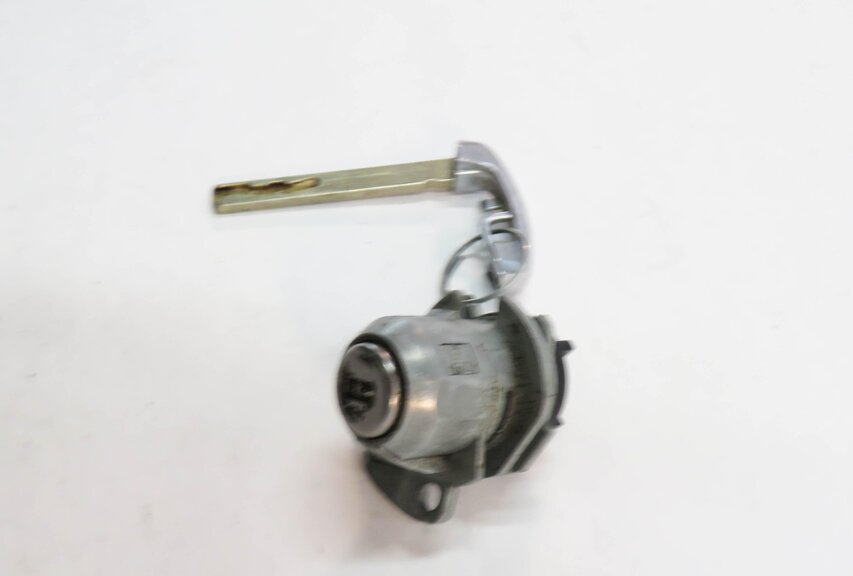 Thumbnail 4: 2017 BMW M6 ///M (F13) LEFT FRONT DRIVER DOOR HANDLE LOCK CYLINDER w/ KEY