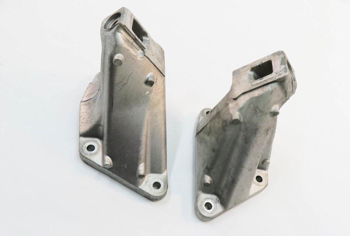 Thumbnail 2: 2017 BMW M6 ///M (F13) 4.4L S63B ENGINE - LEFT & RIGHT MOTOR MOUNT BRACKET SET