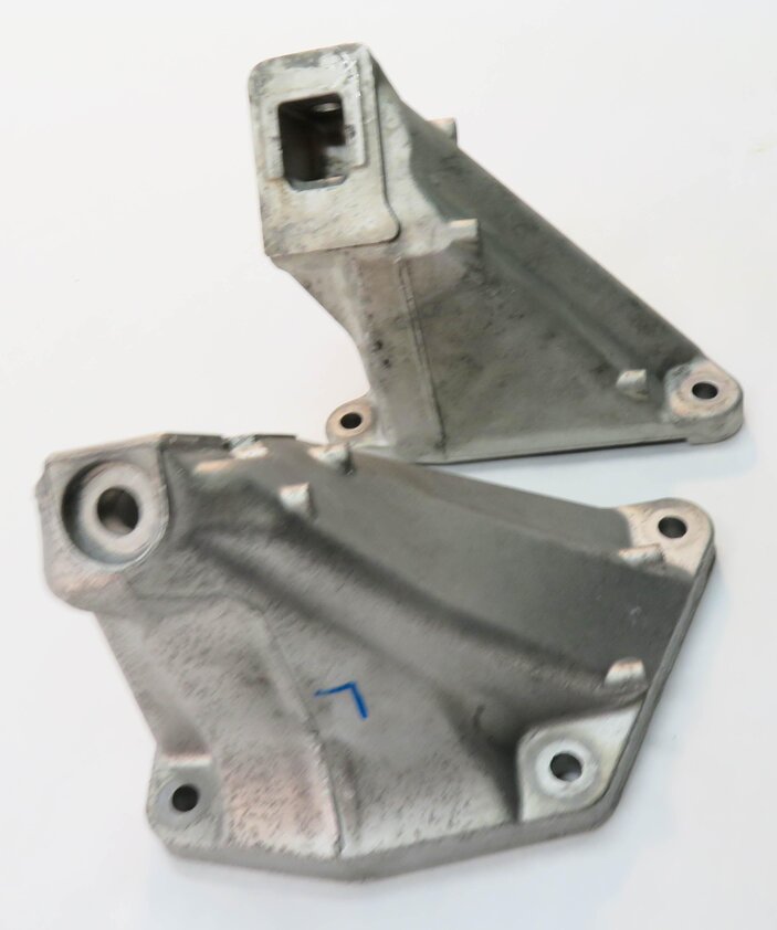 Thumbnail 3: 2017 BMW M6 ///M (F13) 4.4L S63B ENGINE - LEFT & RIGHT MOTOR MOUNT BRACKET SET