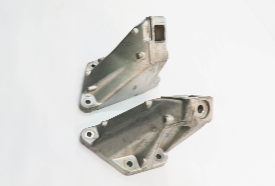 Thumbnail 4: 2017 BMW M6 ///M (F13) 4.4L S63B ENGINE - LEFT & RIGHT MOTOR MOUNT BRACKET SET