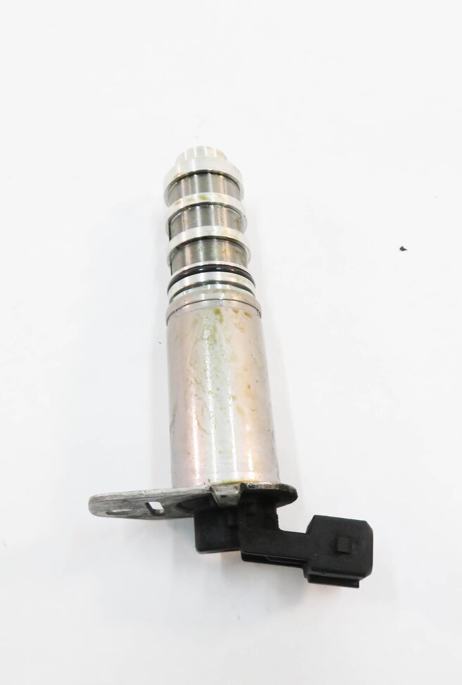 Thumbnail 2: 2017 BMW M6 ///M (F13) 4.4L S63B V8 ENGINE - VVT VANOS TIMING SOLENOID VALVE