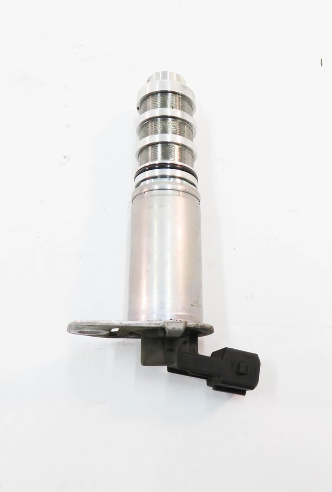Thumbnail 2: 2017 BMW M6 ///M (F13) 4.4L S63B V8 ENGINE - VVT VANOS TIMING SOLENOID VALVE