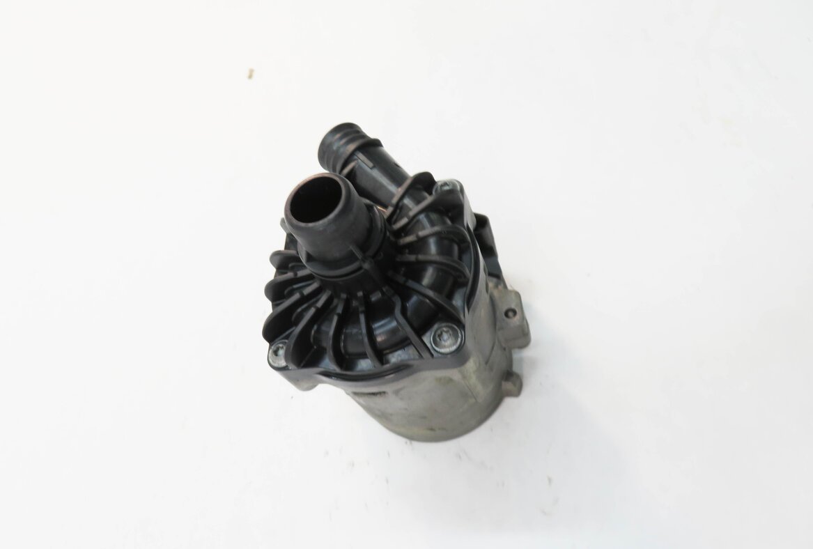 Thumbnail 4: 2017 BMW M6 ///M (F13) 4.4L S63B V8 ENGINE - ELECTRIC WATER COOLANT PUMP MOTOR