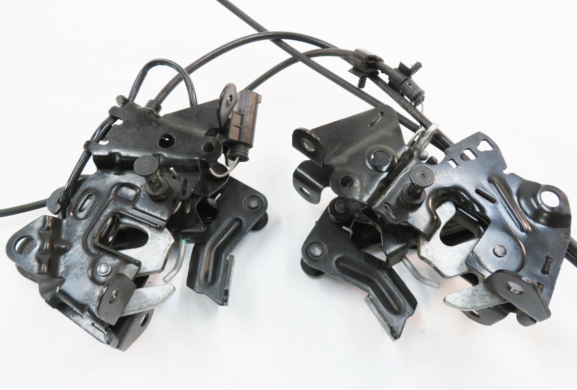 Thumbnail 5: 2017 BMW M6 ///M (F13) FRONT LEFT & RIGHT LOWER HOOD LOCK LATCH STRIKER SET-2