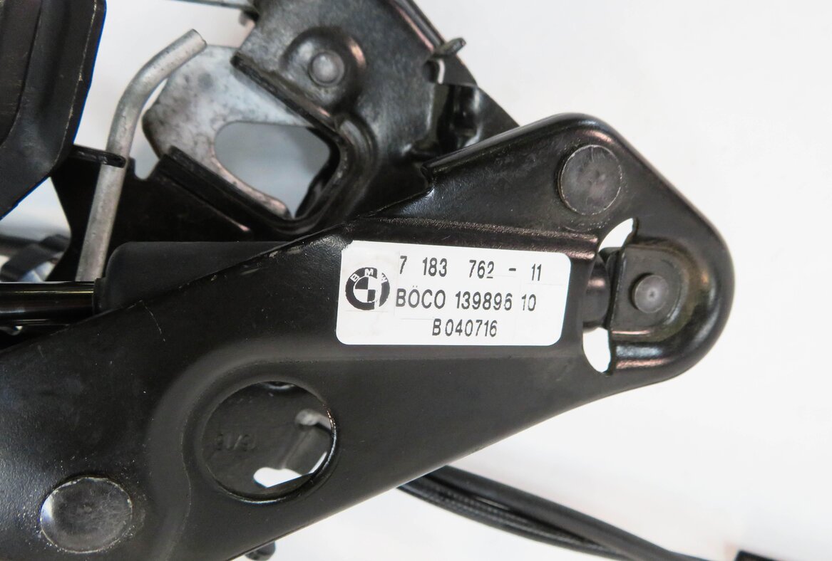 Thumbnail 8: 2017 BMW M6 ///M (F13) FRONT LEFT & RIGHT LOWER HOOD LOCK LATCH STRIKER SET-2