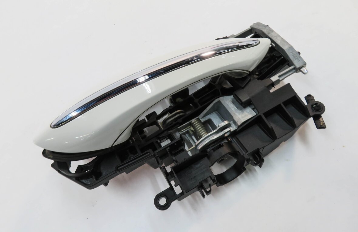 09-18 BMW 528i 535i 550i 740i 750i 760i RIGHT FRONT COMFORT DOOR HANDLE (WHITE)
