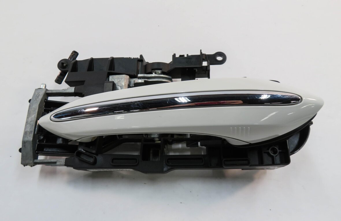 Thumbnail 5: 09-18 BMW 528i 535i 550i 740i 750i 760i RIGHT FRONT COMFORT DOOR HANDLE (WHITE)