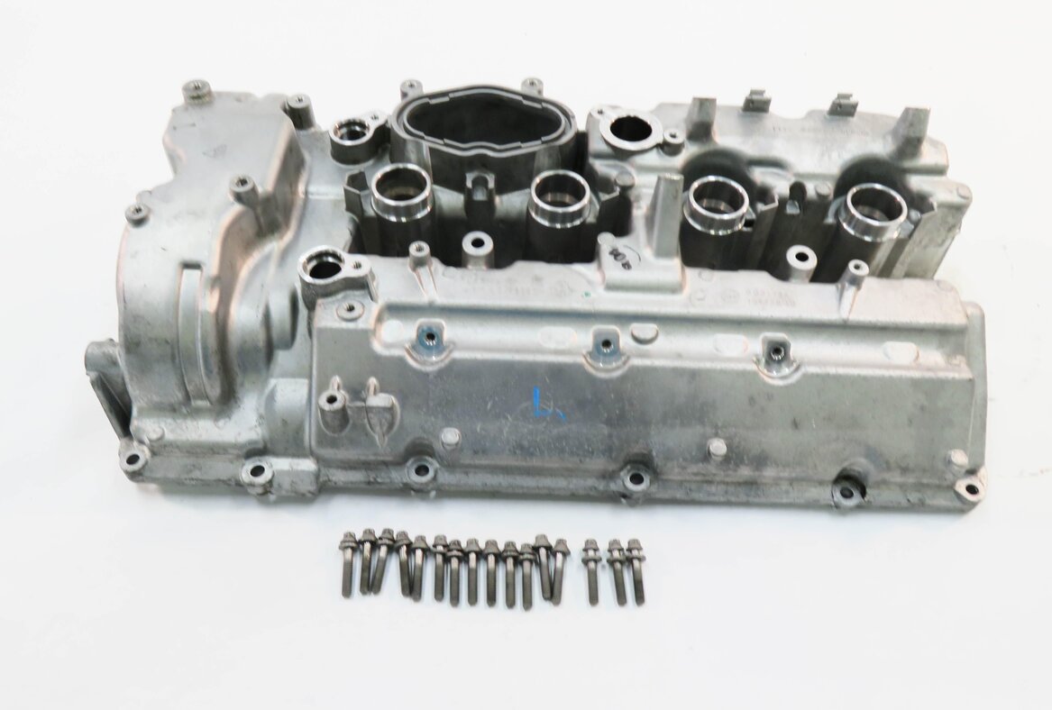 Thumbnail 2: 2016-2019 BMW M6 ///M (F06 F12 F13) 4.4L S63B V8 ENGINE - LEFT VALVE COVER