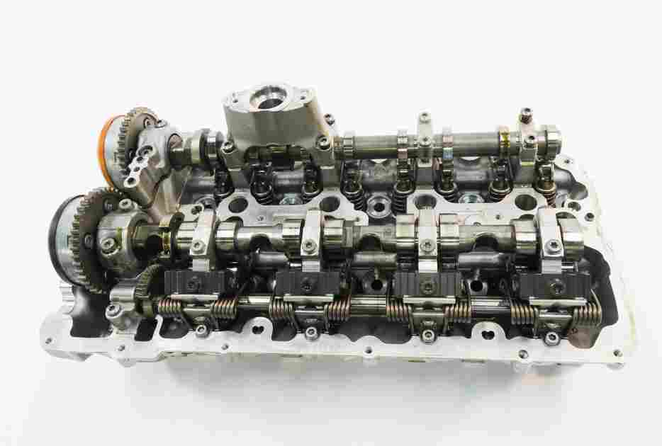 Thumbnail 3: 2016-2019 BMW M6 ///M (F06 F12 F13) 4.4L S63B V8 ENGINE - LEFT CYLINDER HEAD