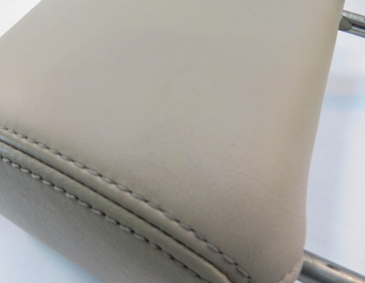 Thumbnail 10: 2011 LAND ROVER LR4 - LEFT & RIGHT REAR 2nd ROW SEAT HEADREST SET-2 (ALMOND)