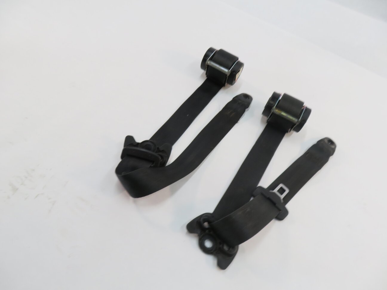 2011 LAND ROVER LR4 - REAR 2nd ROW SEAT (RIGHT & LEFT) SEATBELT RETRACTOR SET