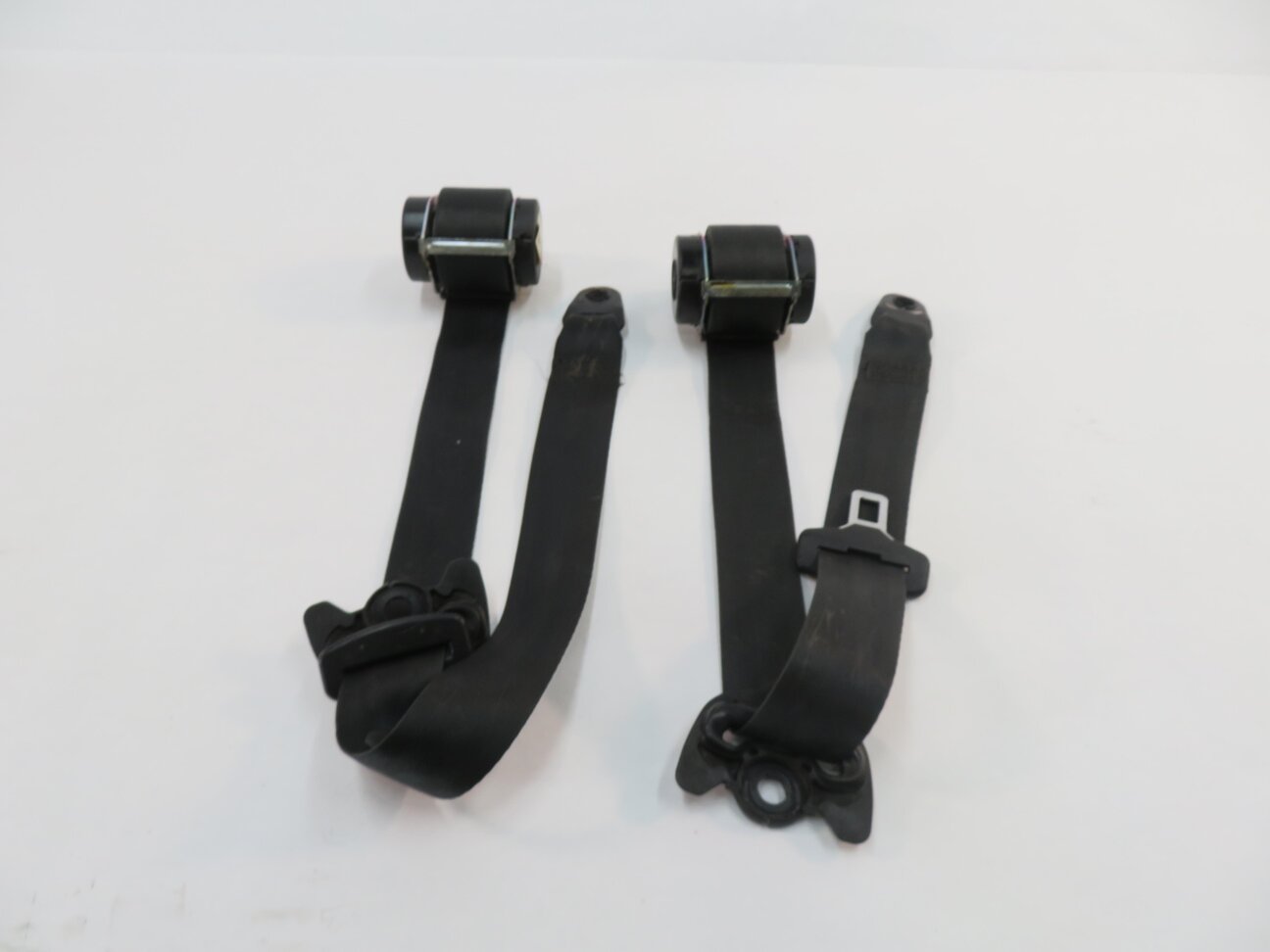 Thumbnail 2: 2011 LAND ROVER LR4 - REAR 2nd ROW SEAT (RIGHT & LEFT) SEATBELT RETRACTOR SET