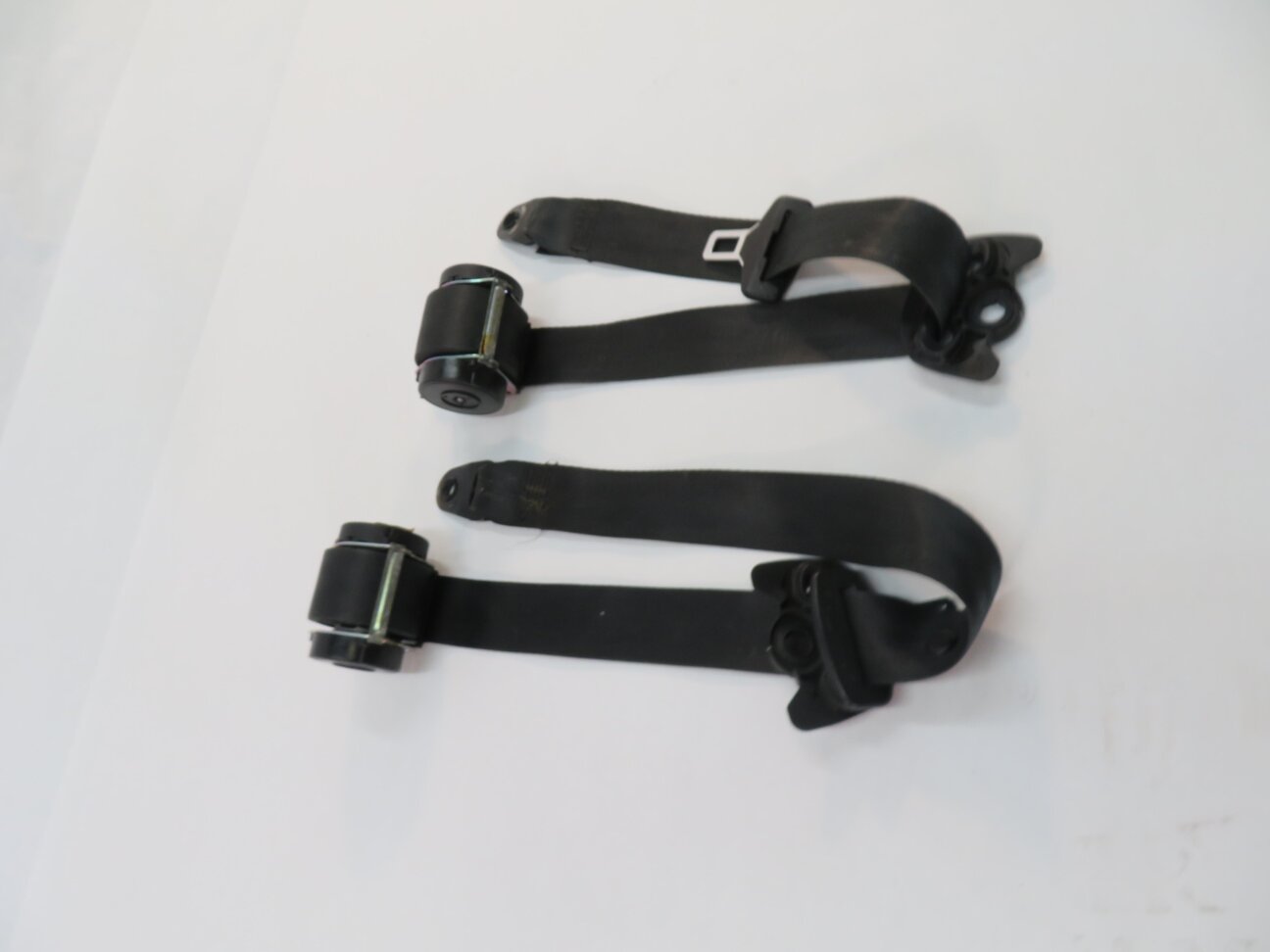 Thumbnail 3: 2011 LAND ROVER LR4 - REAR 2nd ROW SEAT (RIGHT & LEFT) SEATBELT RETRACTOR SET