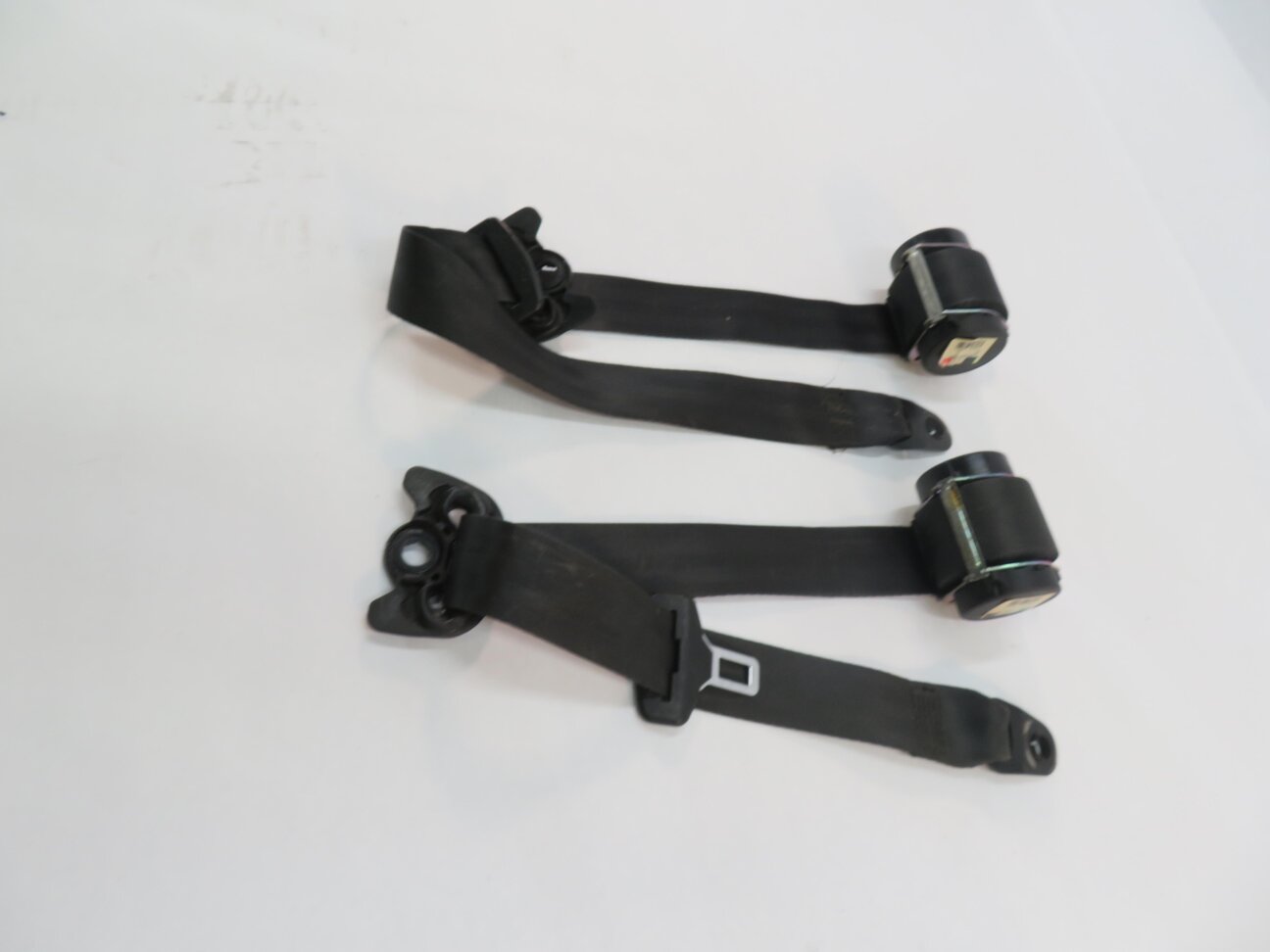 Thumbnail 4: 2011 LAND ROVER LR4 - REAR 2nd ROW SEAT (RIGHT & LEFT) SEATBELT RETRACTOR SET