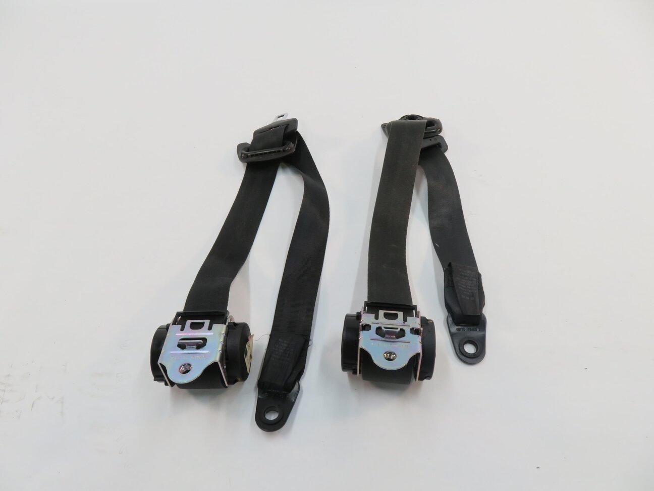 Thumbnail 5: 2011 LAND ROVER LR4 - REAR 2nd ROW SEAT (RIGHT & LEFT) SEATBELT RETRACTOR SET