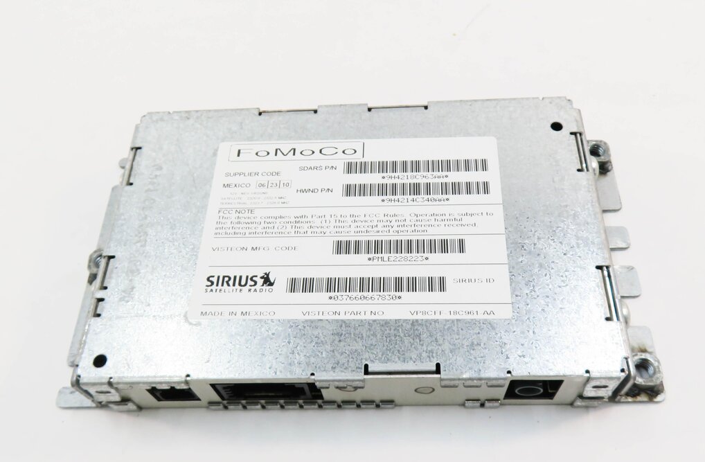 Thumbnail 2: 2011 LAND ROVER LR4 - SIRIUS SATELLITE RADIO CONTROL MODULE