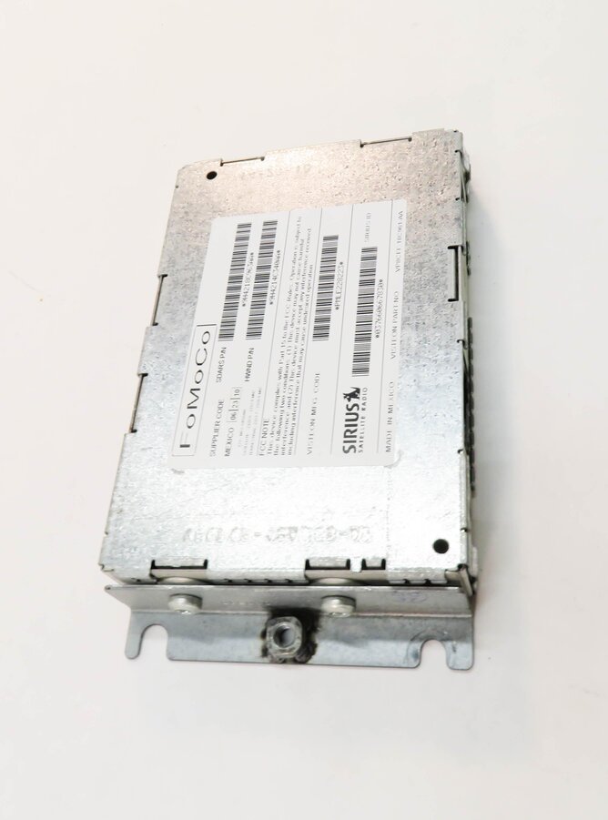 Thumbnail 3: 2011 LAND ROVER LR4 - SIRIUS SATELLITE RADIO CONTROL MODULE