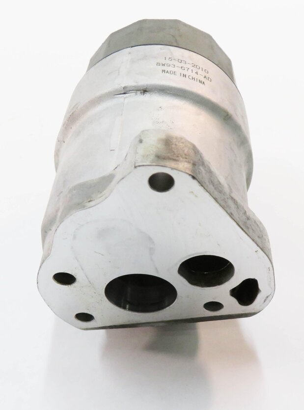 Thumbnail 6: 2011 LAND ROVER LR4 - 5.0L AJ133 V8 ENGINE OIL FILTER HOUSING w/ CAP