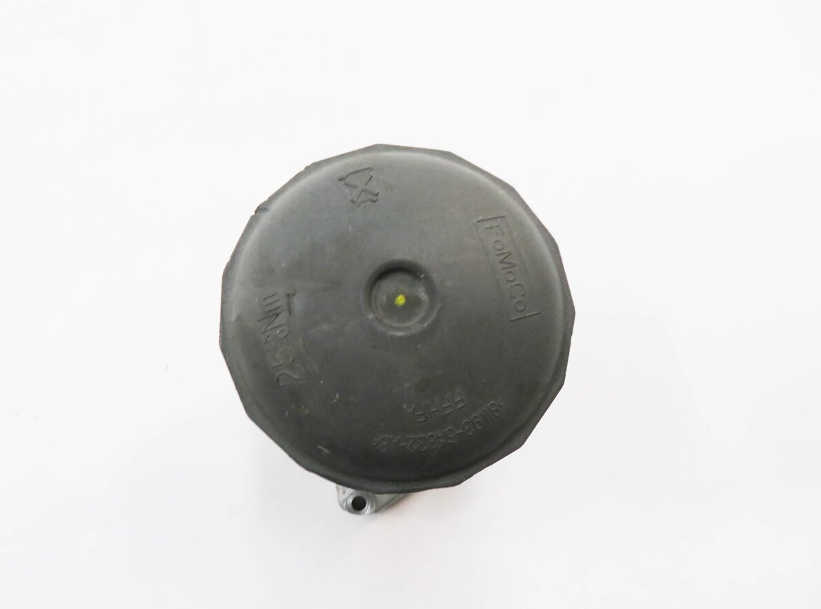 Thumbnail 7: 2011 LAND ROVER LR4 - 5.0L AJ133 V8 ENGINE OIL FILTER HOUSING w/ CAP