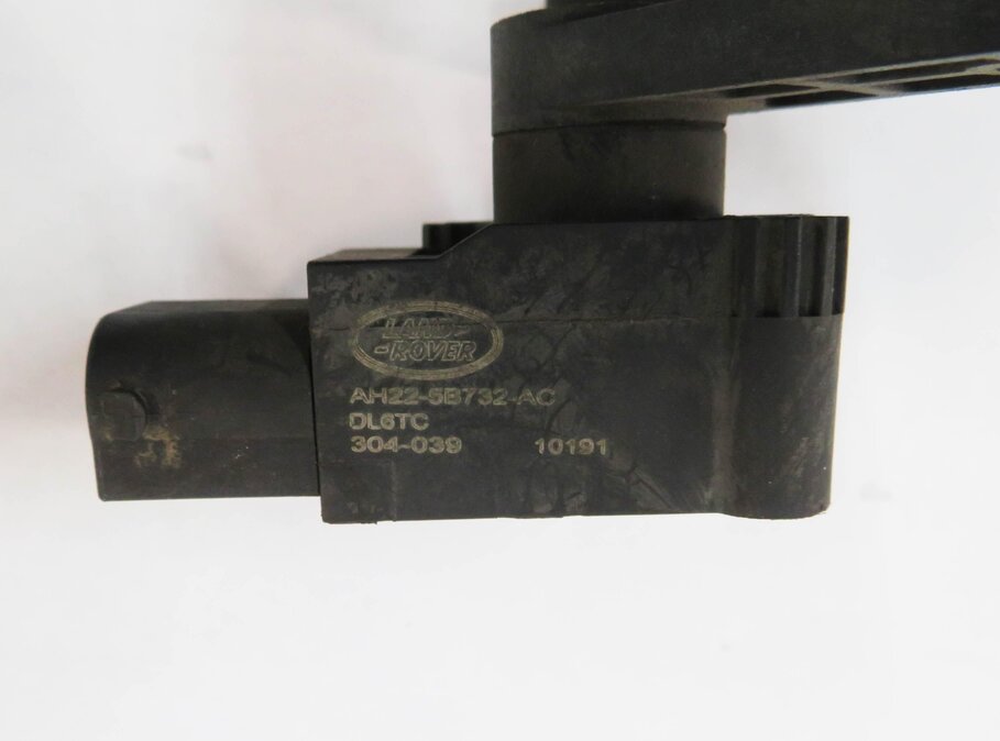Thumbnail 5: 2011 LAND ROVER LR4 - LEFT DRIVER REAR SUSPENSION HEIGHT LEVEL SENSOR