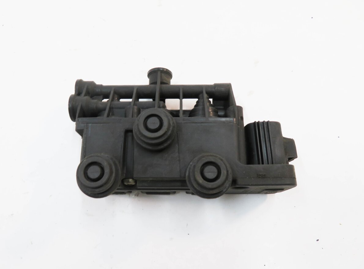 Thumbnail 3: 2011 LAND ROVER LR4 - AIR SUSPENSION VALVE BLOCK