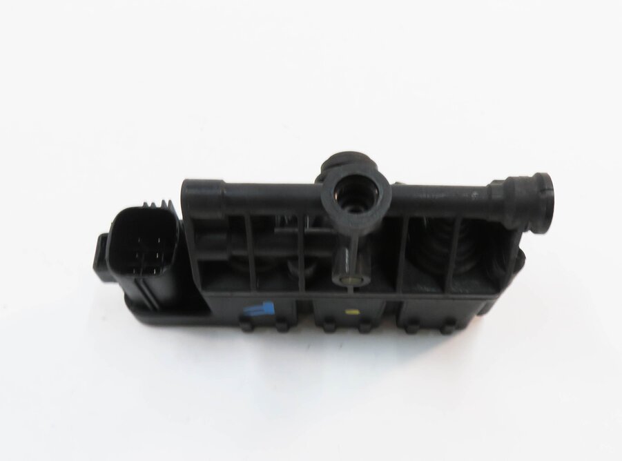Thumbnail 2: 2011 LAND ROVER LR4 - AIR SUSPENSION VALVE BLOCK