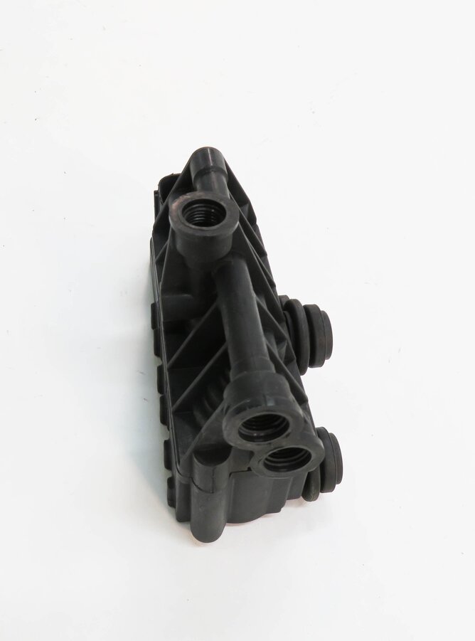 Thumbnail 3: 2011 LAND ROVER LR4 - AIR SUSPENSION VALVE BLOCK