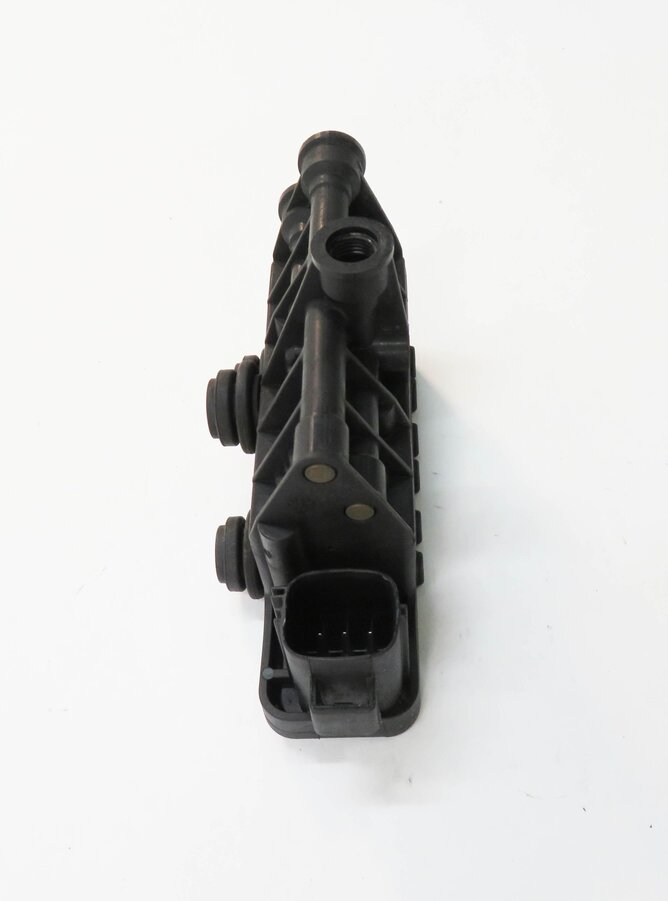 Thumbnail 4: 2011 LAND ROVER LR4 - AIR SUSPENSION VALVE BLOCK