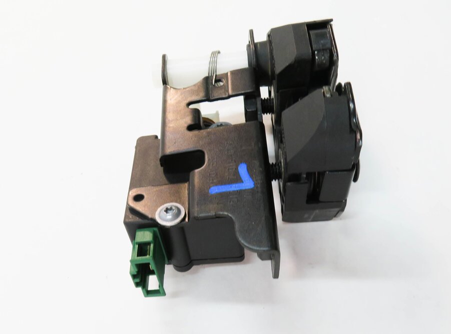 Thumbnail 3: 2011 LAND ROVER LR4 - LEFT DRIVER REAR TRUNK LOWER LOCK LATCH ACTUATOR