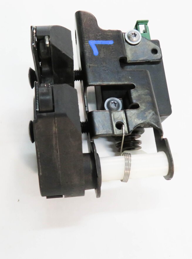Thumbnail 4: 2011 LAND ROVER LR4 - LEFT DRIVER REAR TRUNK LOWER LOCK LATCH ACTUATOR