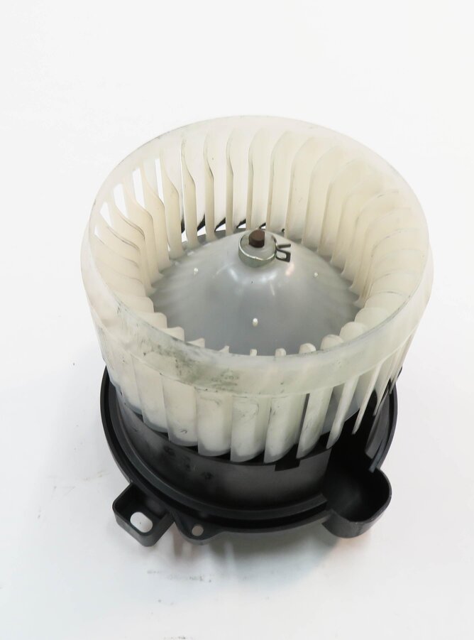 Thumbnail 2: 2005-2016 LAND ROVER LR3 LR4 - REAR HEATER A/C BLOWER FAN MOTOR