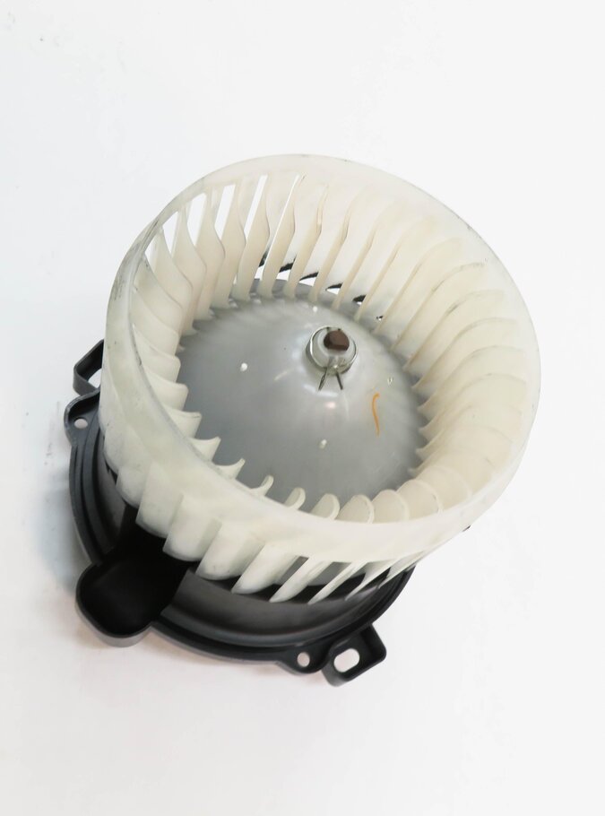 Thumbnail 4: 2005-2016 LAND ROVER LR3 LR4 - REAR HEATER A/C BLOWER FAN MOTOR