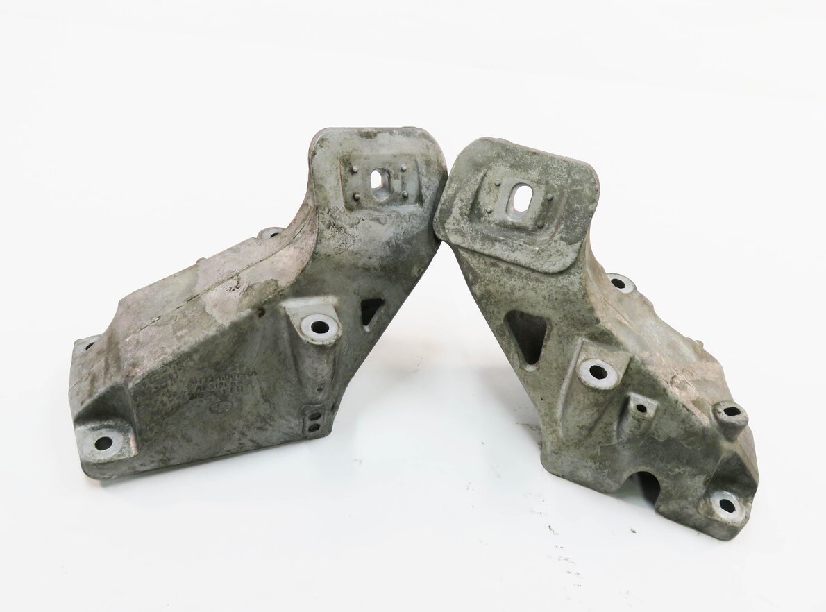 Thumbnail 2: 2011 LAND ROVER LR4 - 5.0L AJ133 V8 MOTOR LEFT & RIGHT ENGINE MOUNT BRACKET SET