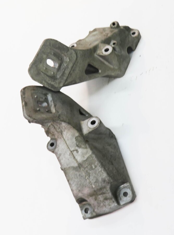 Thumbnail 3: 2011 LAND ROVER LR4 - 5.0L AJ133 V8 MOTOR LEFT & RIGHT ENGINE MOUNT BRACKET SET