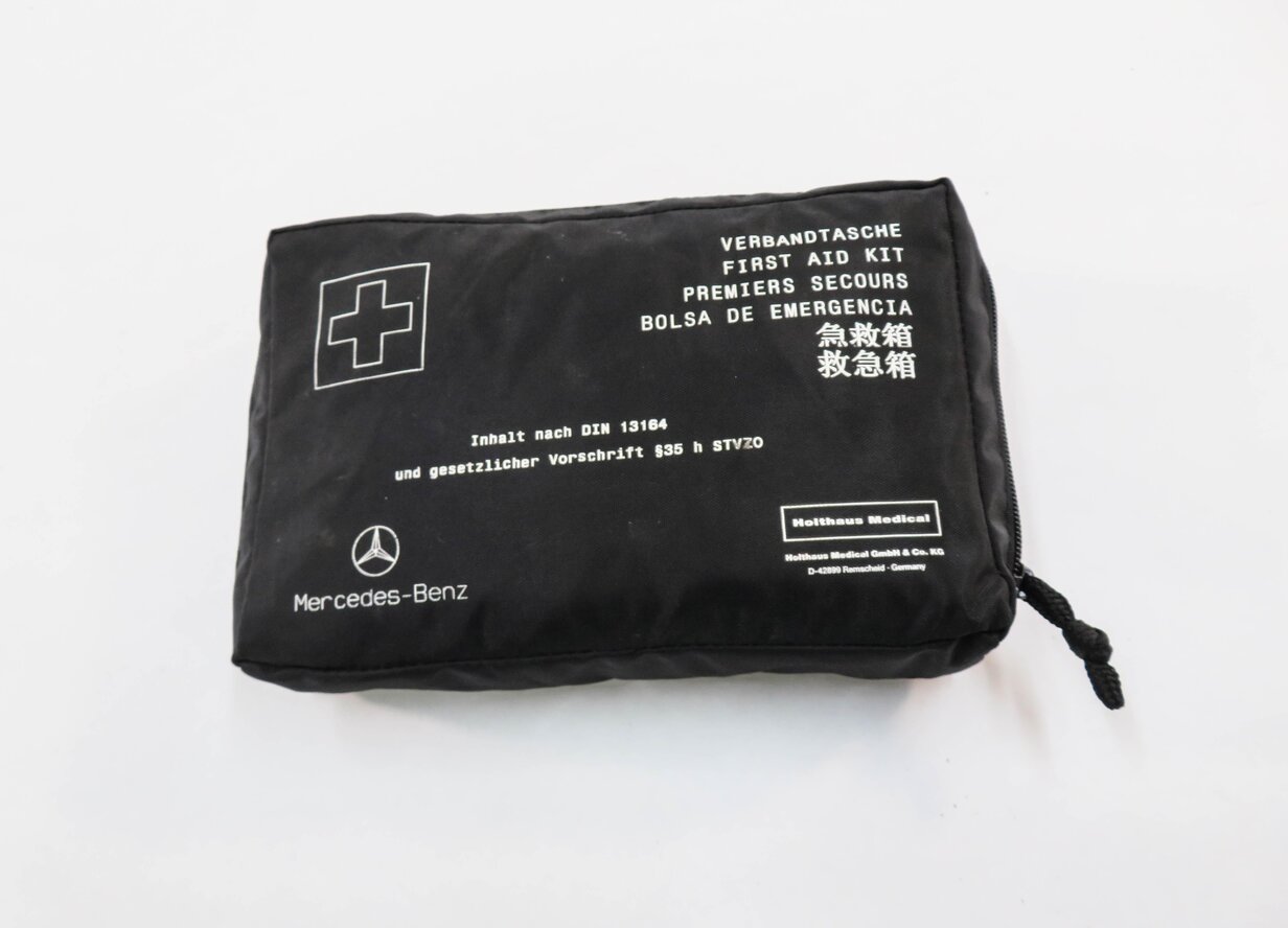 Thumbnail 2: 2013 MERCEDES GL450 (X166) EMERGENCY FIRST AID BANDAGE MEDICAL KIT