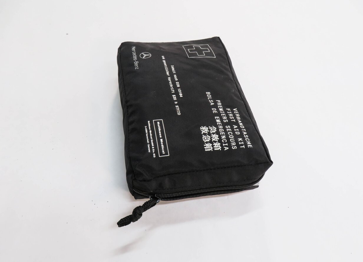 Thumbnail 3: 2013 MERCEDES GL450 (X166) EMERGENCY FIRST AID BANDAGE MEDICAL KIT