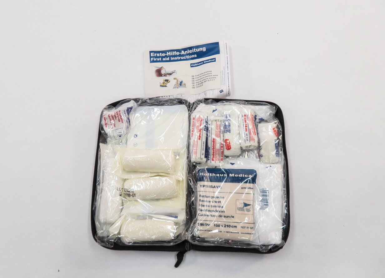 Thumbnail 5: 2013 MERCEDES GL450 (X166) EMERGENCY FIRST AID BANDAGE MEDICAL KIT