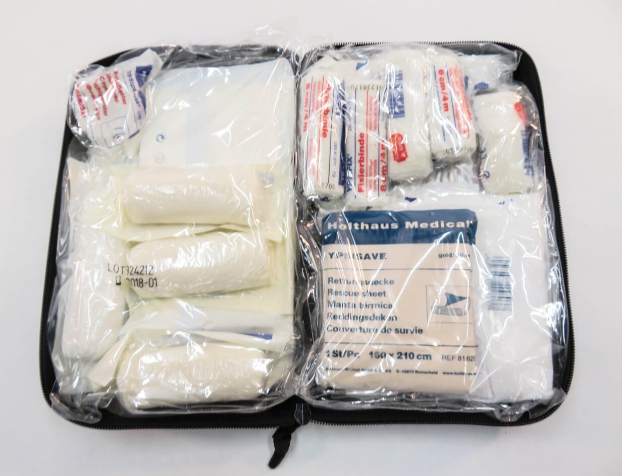 Thumbnail 6: 2013 MERCEDES GL450 (X166) EMERGENCY FIRST AID BANDAGE MEDICAL KIT