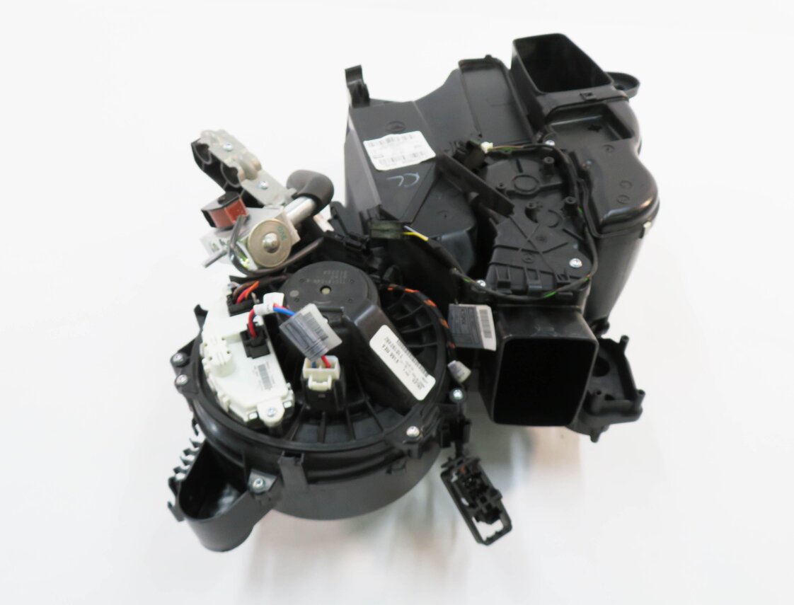 Thumbnail 7: 13-19 MERCEDES GL350 GL450 GL550 GLS350 GLS450 (W166 X166) REAR A/C BLOWER MOTOR