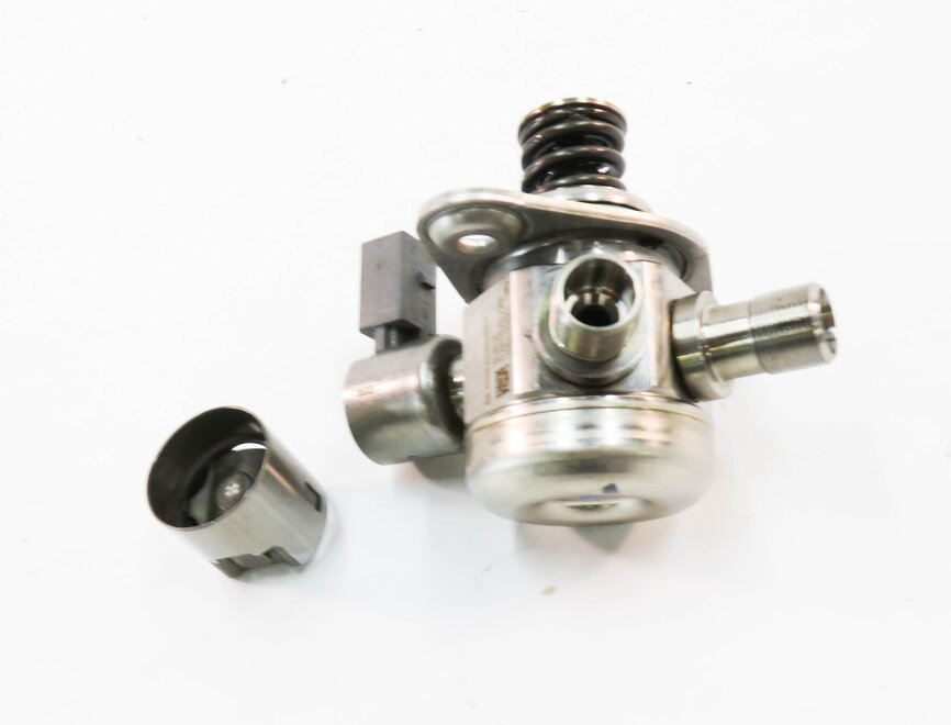 Thumbnail 2: 2011-2020 MERCEDES E500 E550 S600 SL450 SL550 GL550 - LEFT MECHANICAL FUEL PUMP