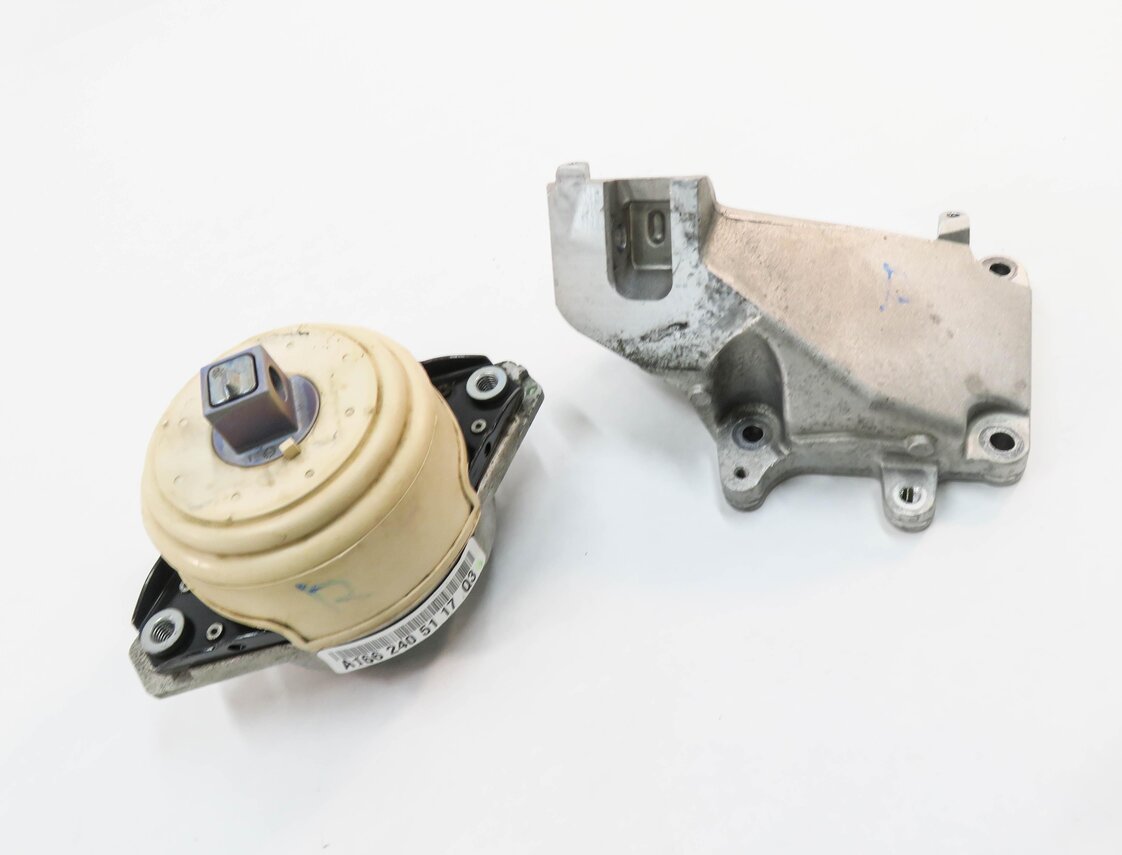 2013 MERCEDES GL450 (X166) 4.6L M278 ENGINE - RIGHT MOTOR MOUNT BRACKET SET-2