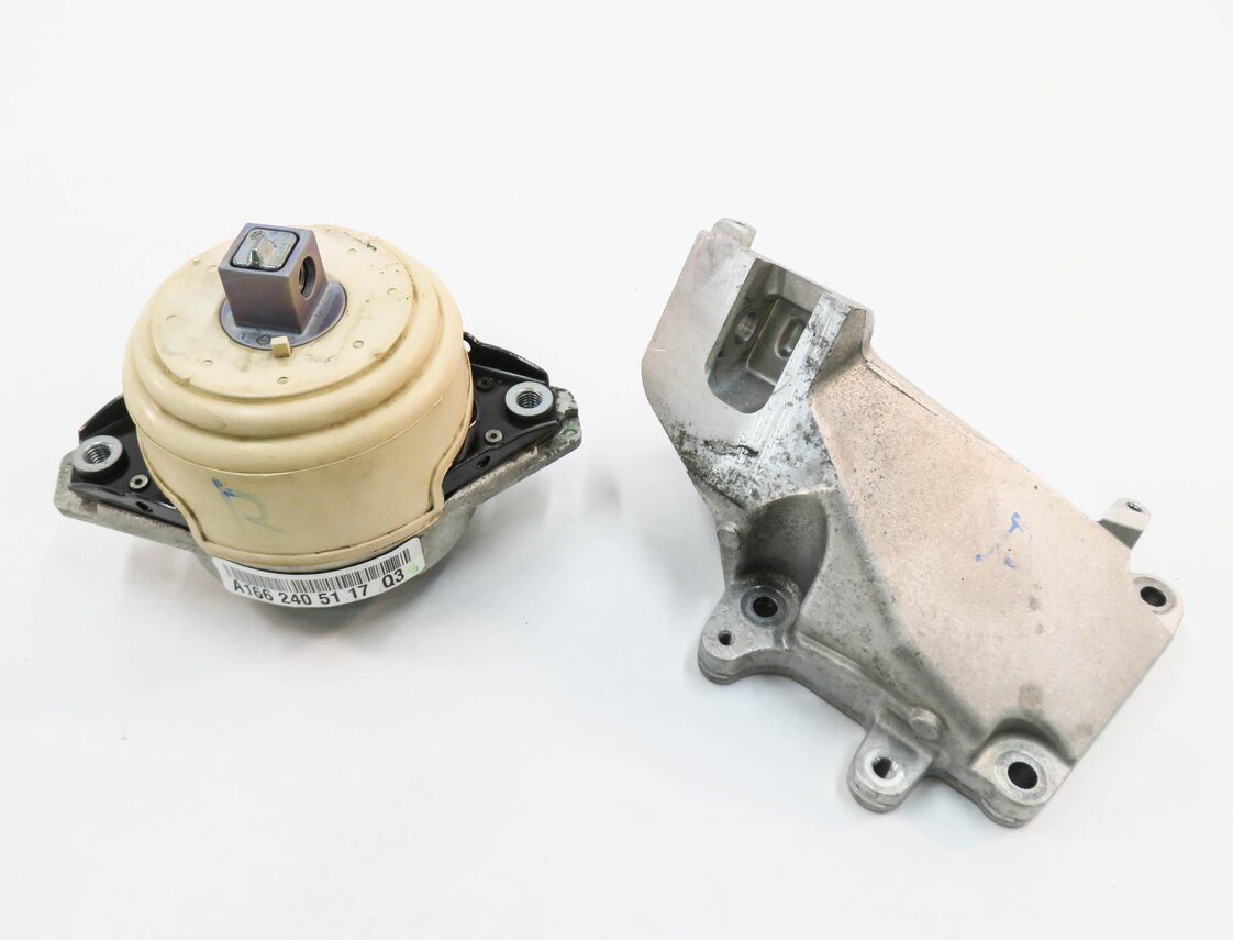 Thumbnail 2: 2013 MERCEDES GL450 (X166) 4.6L M278 ENGINE - RIGHT MOTOR MOUNT BRACKET SET-2
